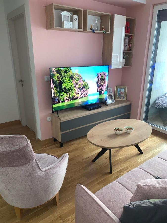 Pink Modern Apartment Skopje Eksteriør bilde